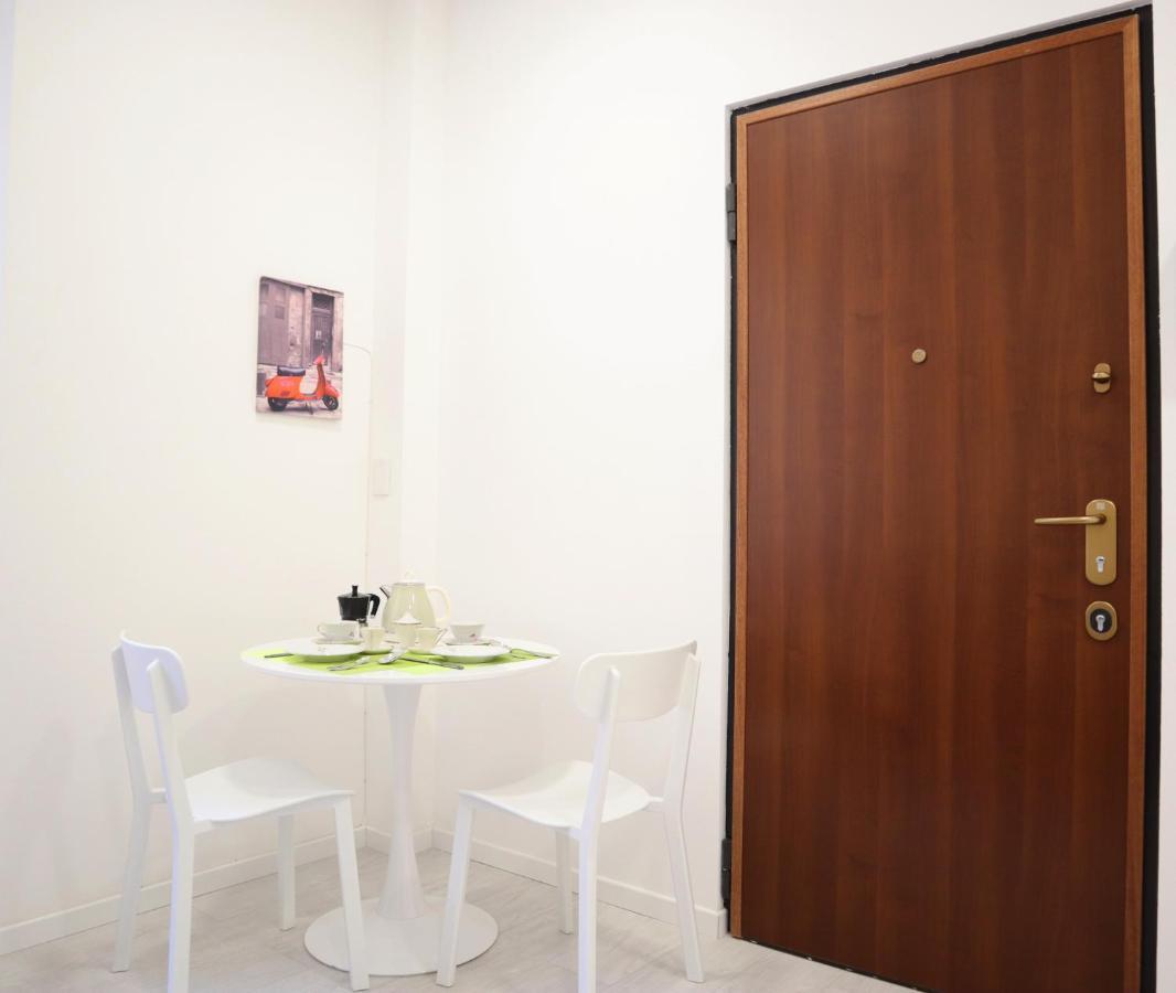 Navigli Tiny Bright House Apartment มิลาน ภายนอก รูปภาพ